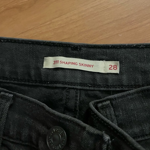 Levi 311 Skinny Jeans. Black Denim. 28 Waist - Picture 3 of 3